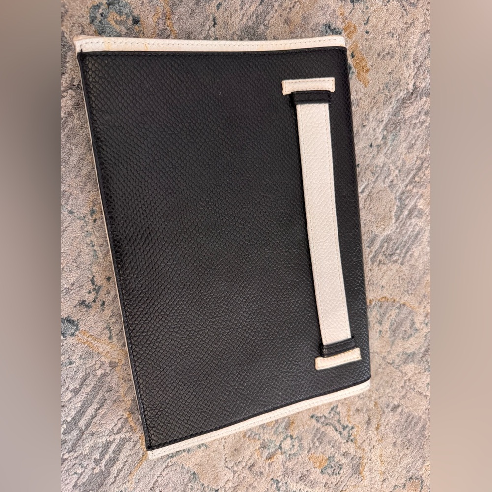 BCBGMaxAzria Geometric Black and White Clutch - Picture 3 of 4